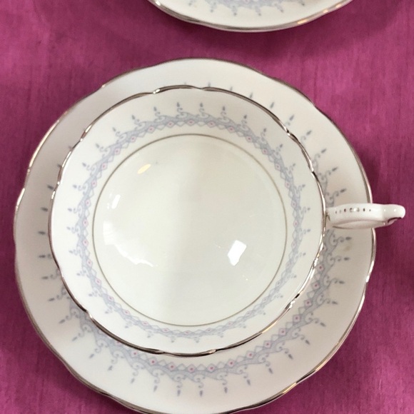 Coalport “Avon” Bone China Widemouth Teacups & Saucers - England - Picture 10 of 11